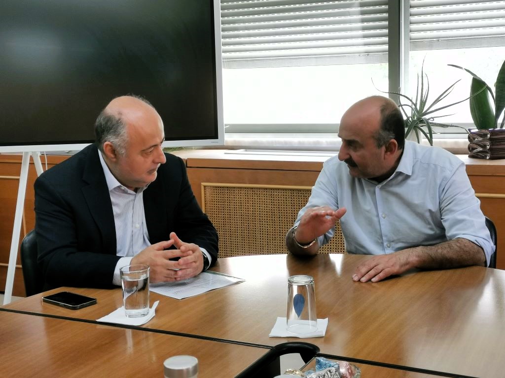 Στο δημαρχείο Τρικάλων ο ευρωβουλευτής Δημήτρης Τσιόδρας 